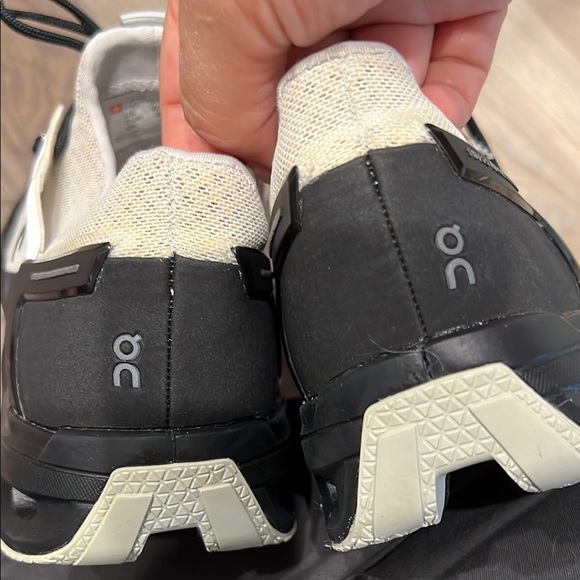 On Cloud shoes women size 7 - Picture 3 of 7